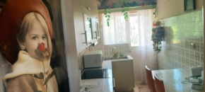 Colorful Big Apartment near city center & Metro, Athen